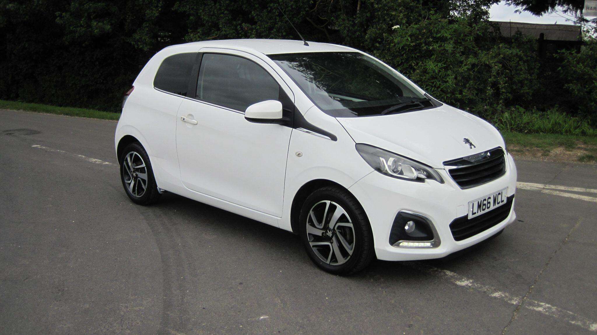 A 2016 PEUGEOT 108 1.2 PureTech Allure Euro 6 3dr A 2016 PEUGEOT 108 1.2 PureTech Allure Euro 6 3dr