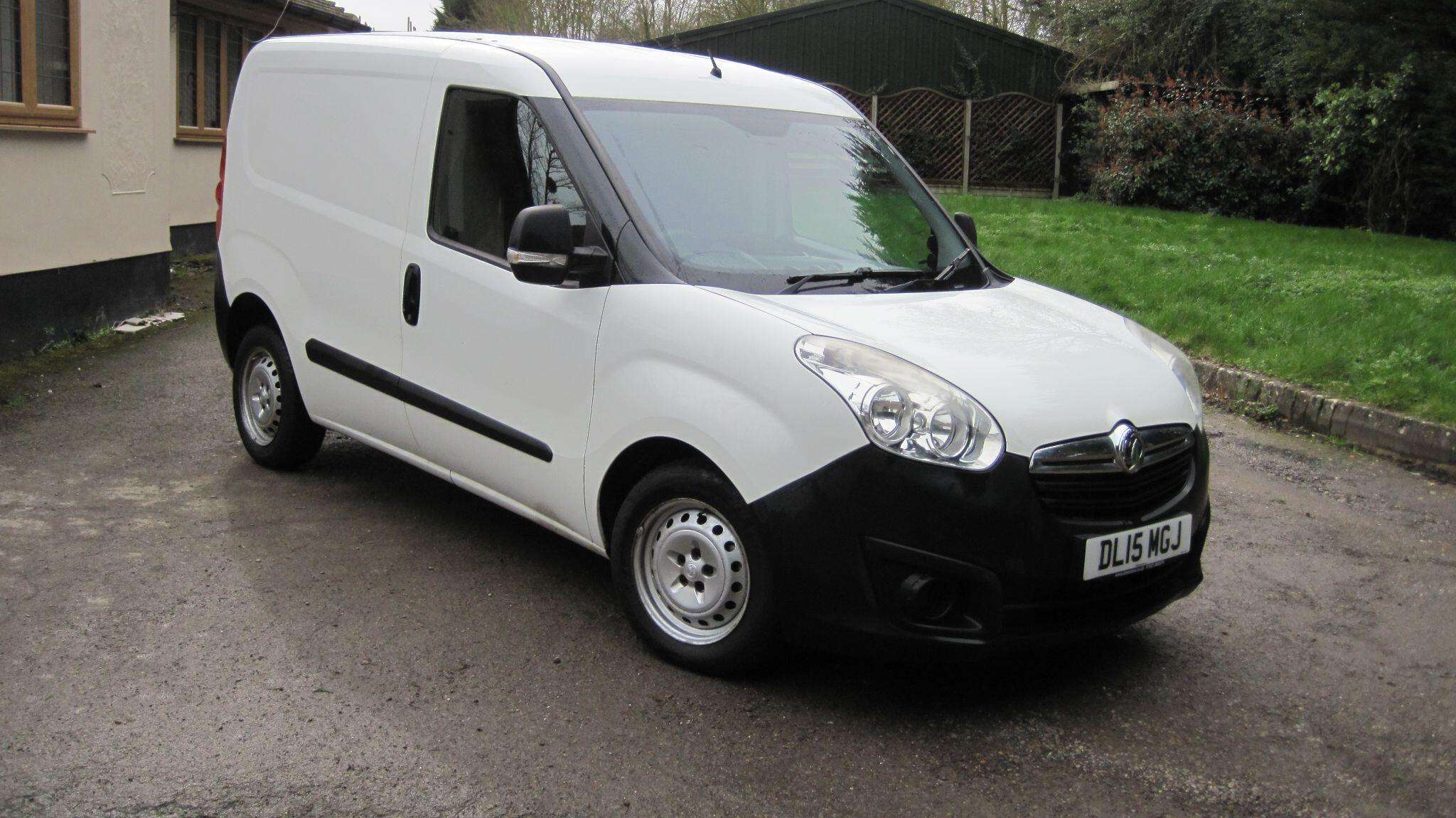 A 2015 VAUXHALL COMBO 1.3 CDTi 2000 ecoFLEX 16v FWD L1 H1 (s/s) 3dr A 2015 VAUXHALL COMBO 1.3 CDTi 2000 ecoFLEX 16v FWD L1 H1 (s/s) 3dr