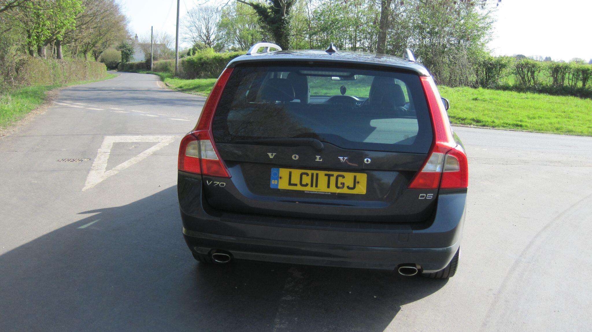 2011 VOLVO V70 2011 VOLVO V70