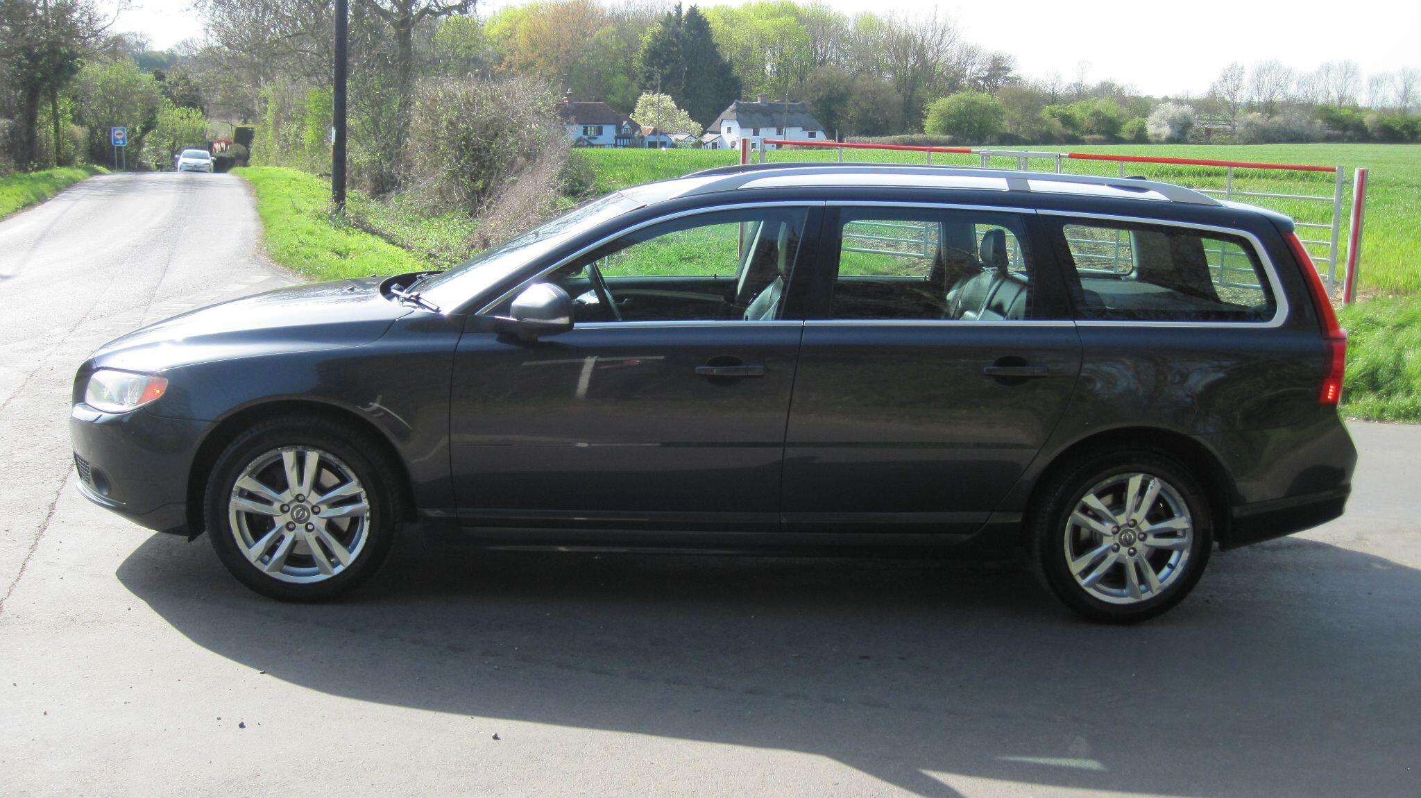2011 VOLVO V70 2011 VOLVO V70