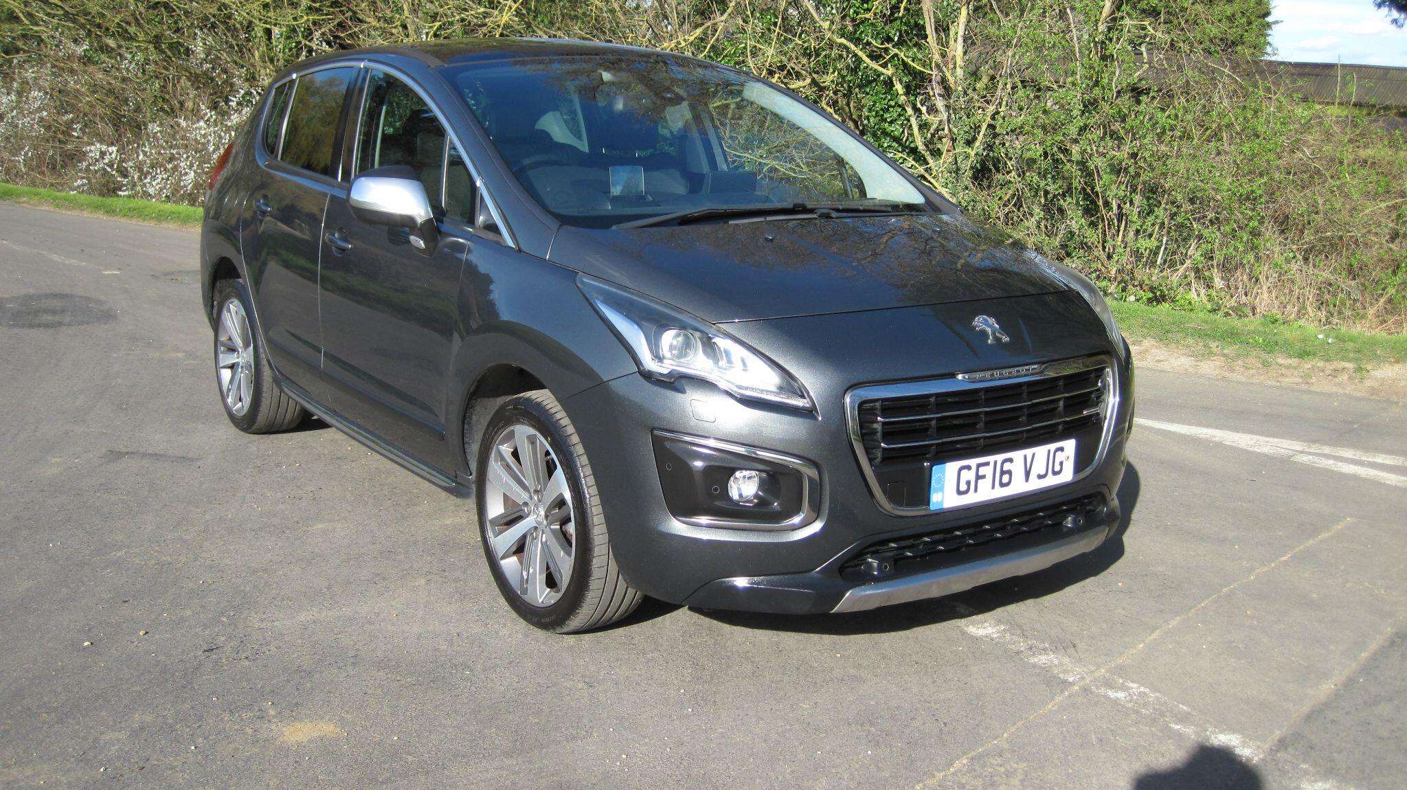 A 2016 PEUGEOT 3008 1.2 PureTech Allure Euro 6 (s/s) 5dr A 2016 PEUGEOT 3008 1.2 PureTech Allure Euro 6 (s/s) 5dr