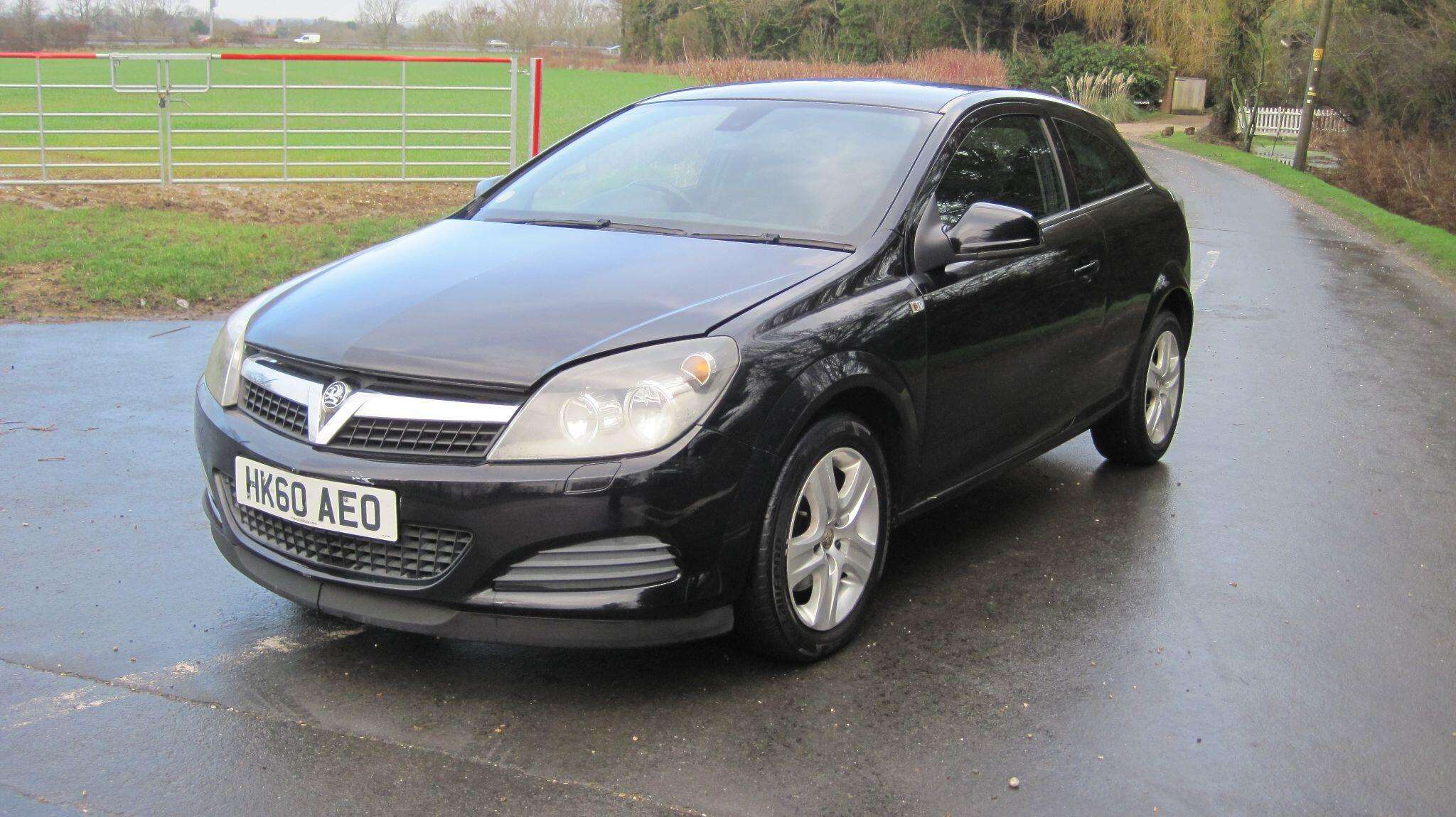 A 2010 VAUXHALL ASTRA 1.6i 16v Exclusiv Sport Hatch 3dr A 2010 VAUXHALL ASTRA 1.6i 16v Exclusiv Sport Hatch 3dr