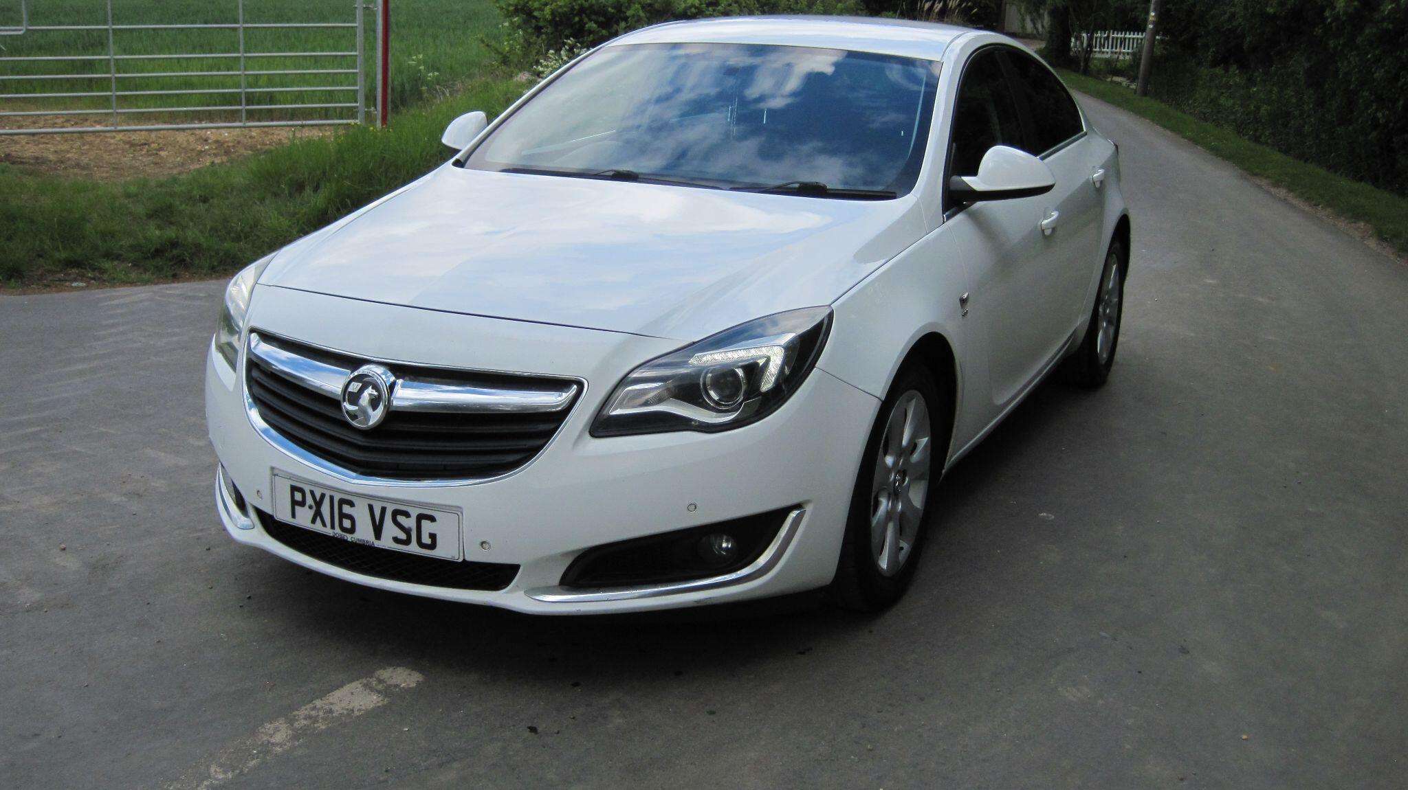 A 2016 VAUXHALL INSIGNIA 1.6 CDTi ecoFLEX SRi Euro 6 (s/s) 5dr A 2016 VAUXHALL INSIGNIA 1.6 CDTi ecoFLEX SRi Euro 6 (s/s) 5dr