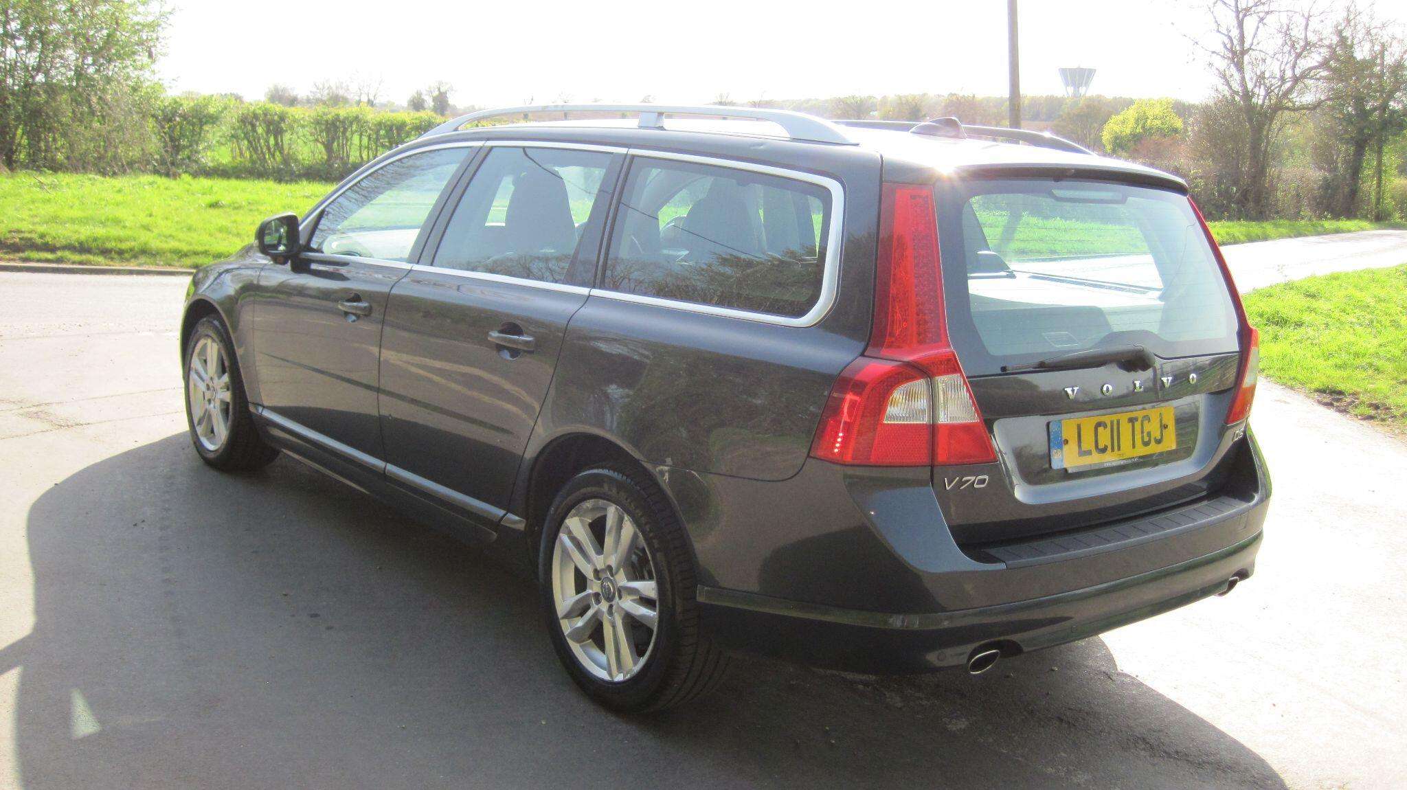 2011 VOLVO V70 2011 VOLVO V70