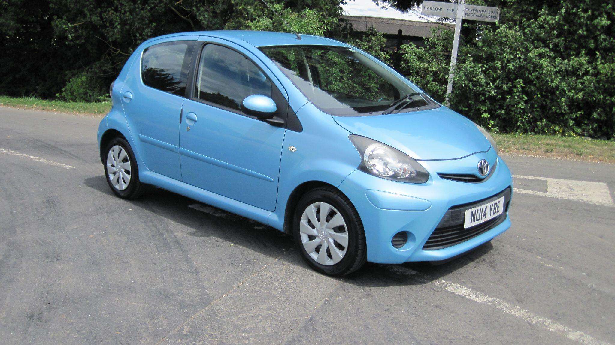 A 2014 TOYOTA AYGO 1.0 VVT-i Move Euro 5 5dr A 2014 TOYOTA AYGO 1.0 VVT-i Move Euro 5 5dr