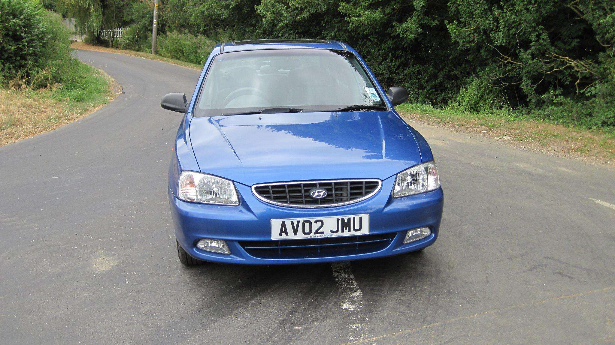 A 2002 HYUNDAI ACCENT 1.5 CDX 5dr A 2002 HYUNDAI ACCENT 1.5 CDX 5dr
