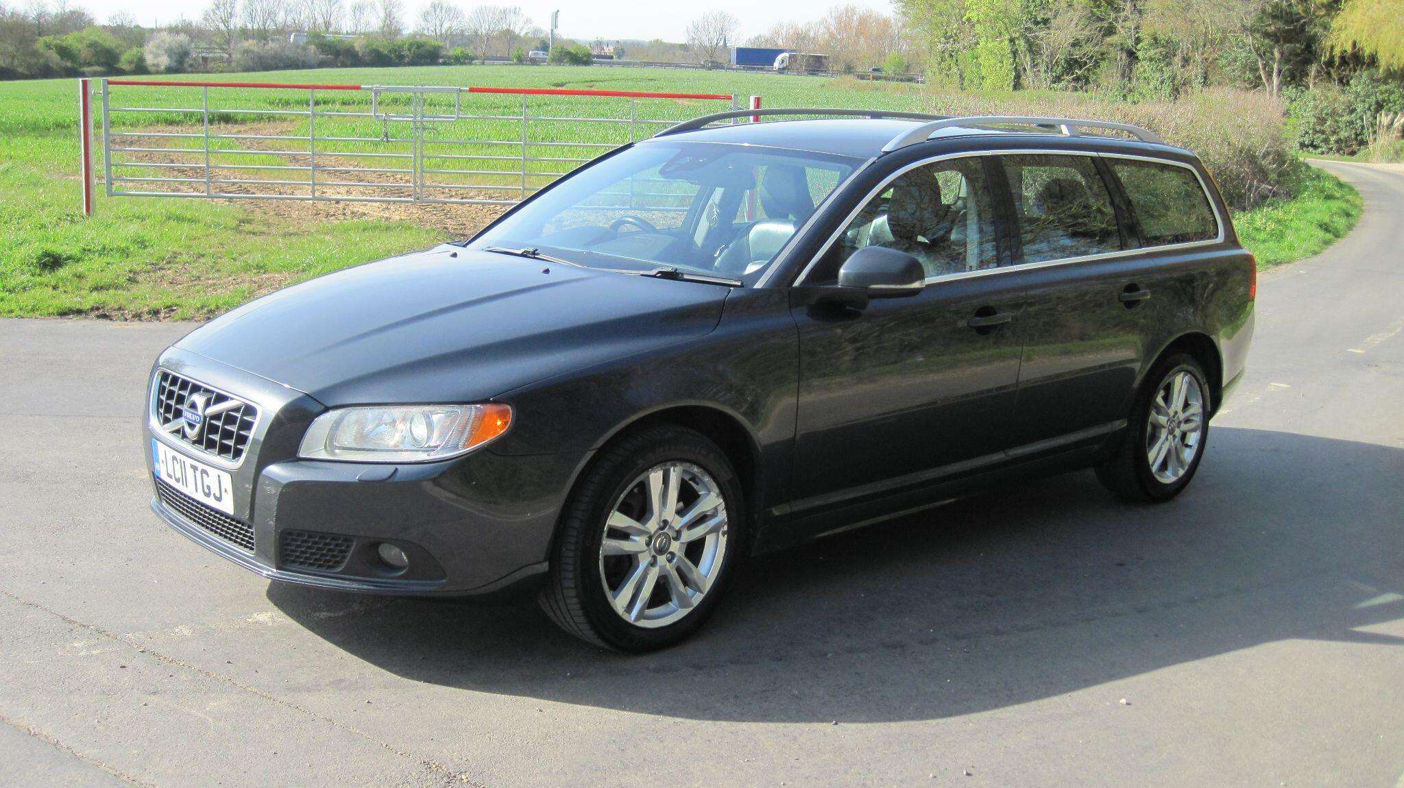 2011 VOLVO V70 2011 VOLVO V70