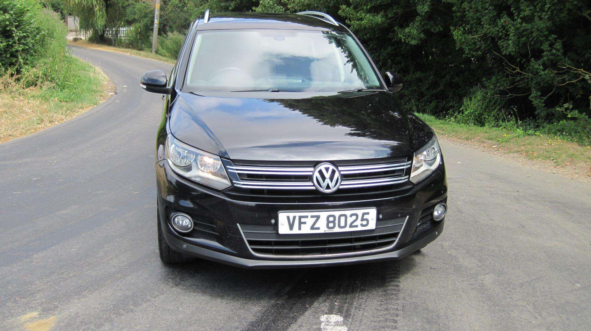 A 2015 VOLKSWAGEN TIGUAN 2.0 TDI BlueMotion Tech Match 2WD Euro 5 (s/s) 5dr A 2015 VOLKSWAGEN TIGUAN 2.0 TDI BlueMotion Tech Match 2WD Euro 5 (s/s) 5dr