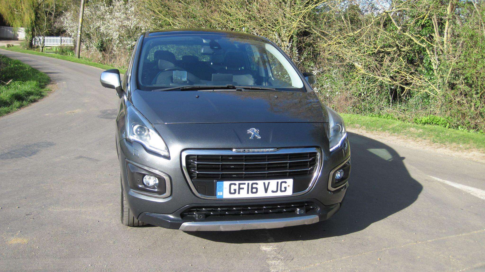 A 2016 PEUGEOT 3008 1.2 PureTech Allure Euro 6 (s/s) 5dr A 2016 PEUGEOT 3008 1.2 PureTech Allure Euro 6 (s/s) 5dr