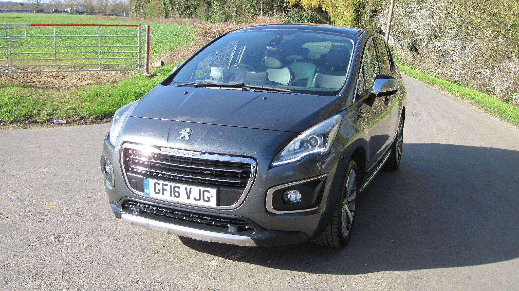 A 2016 PEUGEOT 3008 1.2 PureTech Allure Euro 6 (s/s) 5dr A 2016 PEUGEOT 3008 1.2 PureTech Allure Euro 6 (s/s) 5dr