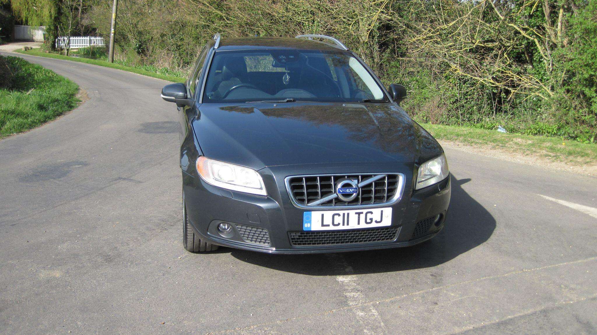 A 2011 VOLVO V70 2.4 D5 SE Lux Geartronic Euro 5 5dr A 2011 VOLVO V70 2.4 D5 SE Lux Geartronic Euro 5 5dr