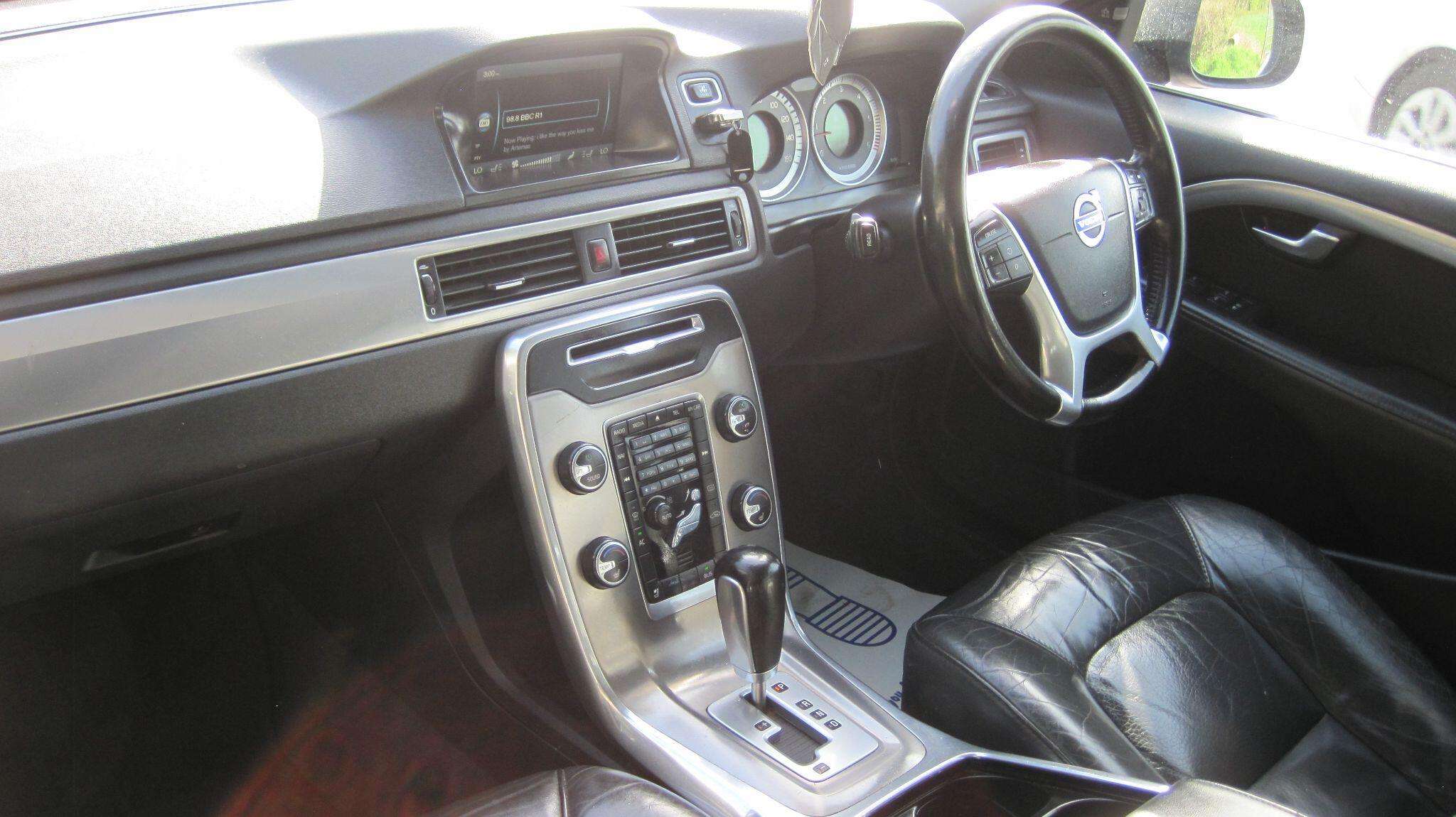 2011 VOLVO V70 2011 VOLVO V70