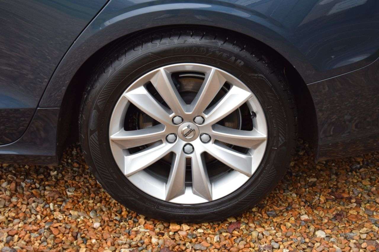 2018 VOLVO V60 2018 VOLVO V60