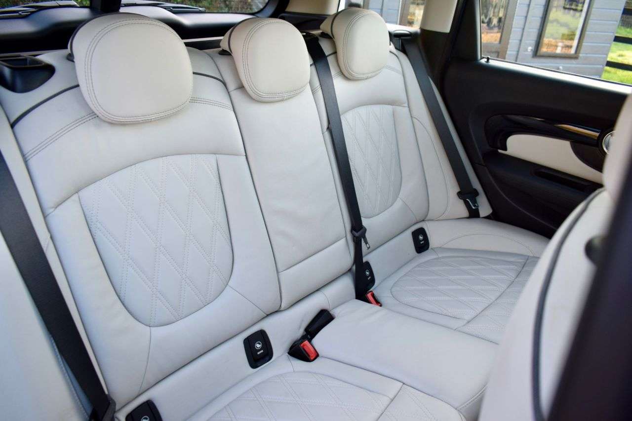 2019 MINI CLUBMAN 2019 MINI CLUBMAN