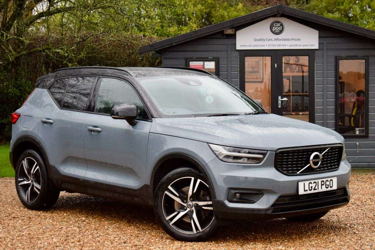 A 2021 VOLVO XC40 1.5h T5 Twin Engine Recharge 10.7kWh R-Design SUV 5dr Petrol Plug-in Hybrid A 2021 VOLVO XC40 1.5h T5 Twin Engine Recharge 10.7kWh R-Design SUV 5dr Petrol Plug-in Hybrid