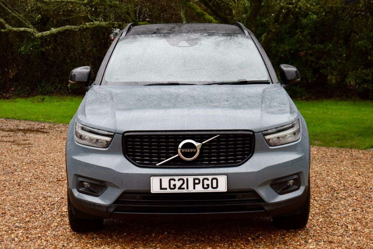 A 2021 VOLVO XC40 1.5h T5 Twin Engine Recharge 10.7kWh R-Design SUV 5dr Petrol Plug-in Hybrid A 2021 VOLVO XC40 1.5h T5 Twin Engine Recharge 10.7kWh R-Design SUV 5dr Petrol Plug-in Hybrid
