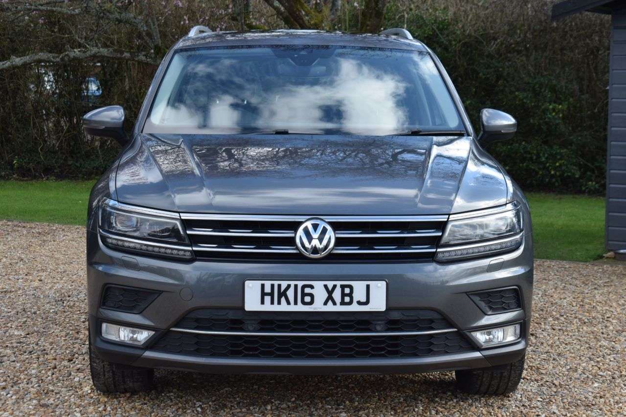 A 2016 VOLKSWAGEN TIGUAN 2.0 TDI BlueMotion Tech SEL SUV 5dr Diesel Manual Euro 6 (s/s) (150 ps) FUL A 2016 VOLKSWAGEN TIGUAN 2.0 TDI BlueMotion Tech SEL SUV 5dr Diesel Manual Euro 6 (s/s) (150 ps) FUL