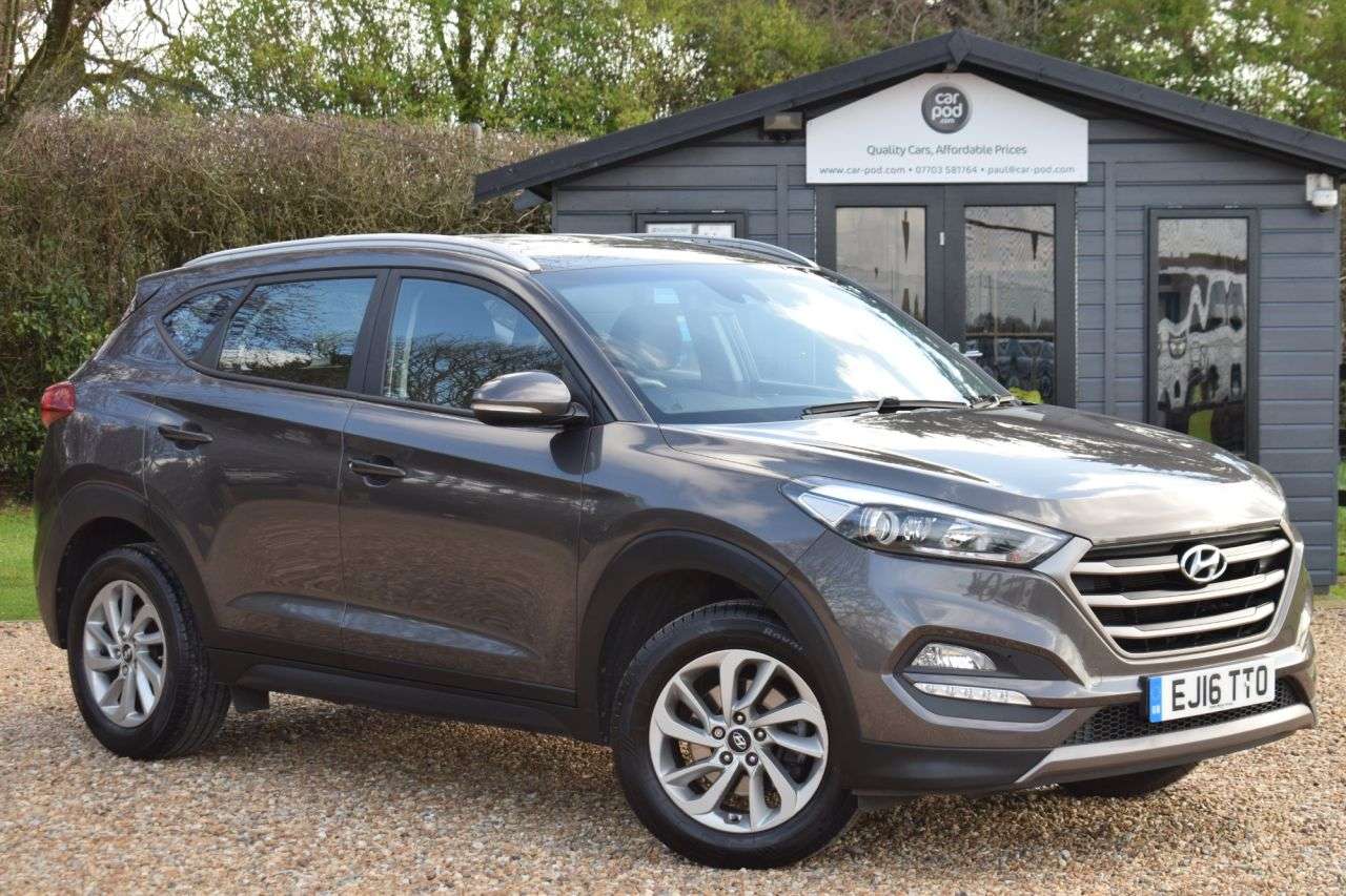 A 2016 HYUNDAI TUCSON 1.6 GDi Blue Drive SE SUV 5dr Petrol Manual Euro 6 (s/s) (132 ps) LOW MILES A 2016 HYUNDAI TUCSON 1.6 GDi Blue Drive SE SUV 5dr Petrol Manual Euro 6 (s/s) (132 ps) LOW MILES