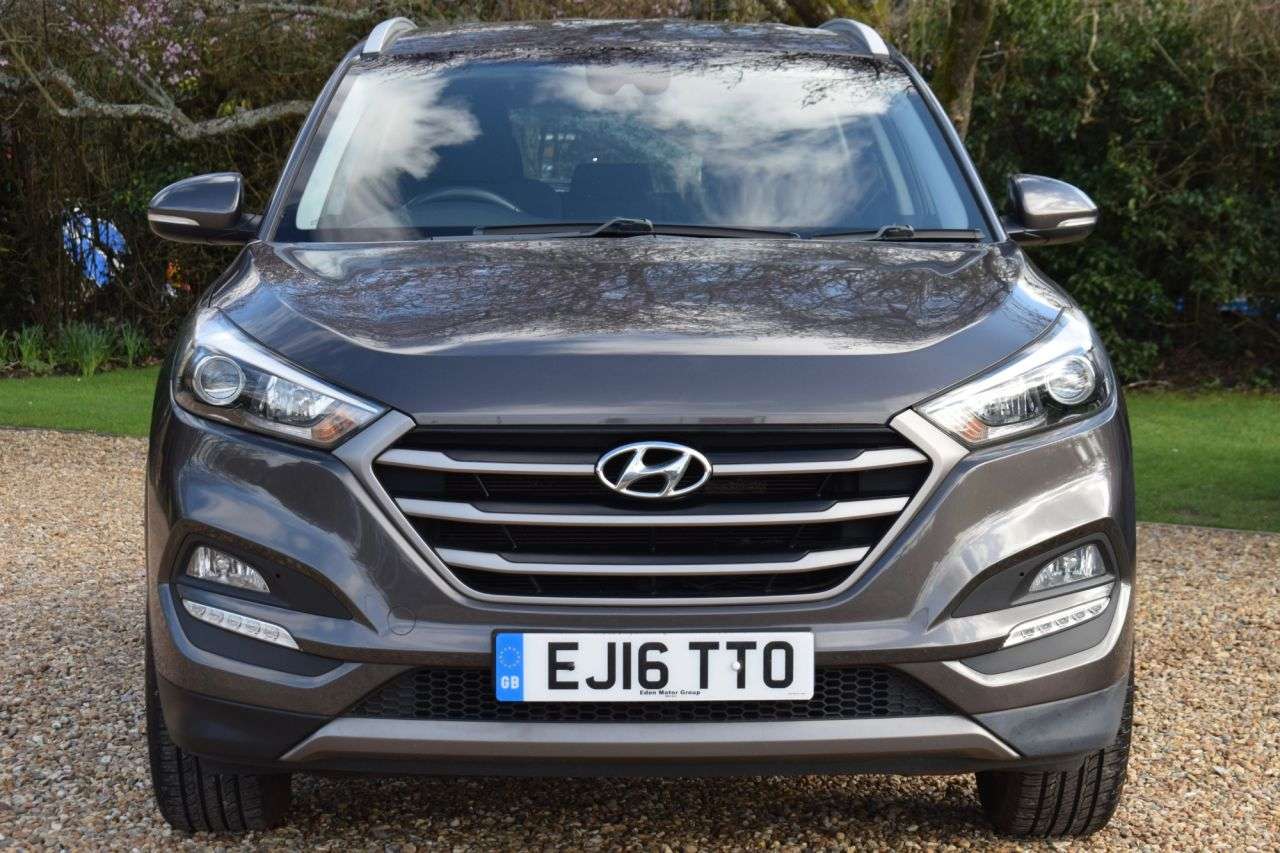 A 2016 HYUNDAI TUCSON 1.6 GDi Blue Drive SE SUV 5dr Petrol Manual Euro 6 (s/s) (132 ps) LOW MILES A 2016 HYUNDAI TUCSON 1.6 GDi Blue Drive SE SUV 5dr Petrol Manual Euro 6 (s/s) (132 ps) LOW MILES