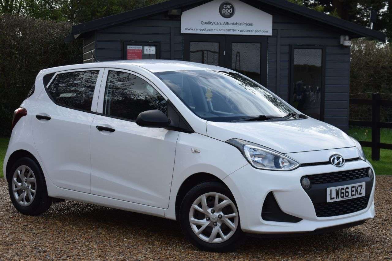 A 2017 HYUNDAI I10 1.0 S Hatchback 5dr Petrol Manual Euro 6 (66 ps) LOW INSURANCE GROUP (GROUP A 2017 HYUNDAI I10 1.0 S Hatchback 5dr Petrol Manual Euro 6 (66 ps) LOW INSURANCE GROUP (GROUP