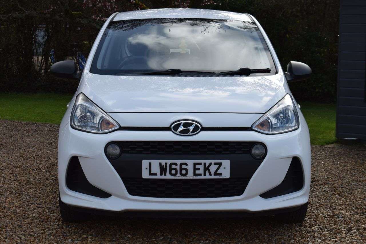 A 2017 HYUNDAI I10 1.0 S Hatchback 5dr Petrol Manual Euro 6 (66 ps) LOW INSURANCE GROUP (GROUP A 2017 HYUNDAI I10 1.0 S Hatchback 5dr Petrol Manual Euro 6 (66 ps) LOW INSURANCE GROUP (GROUP