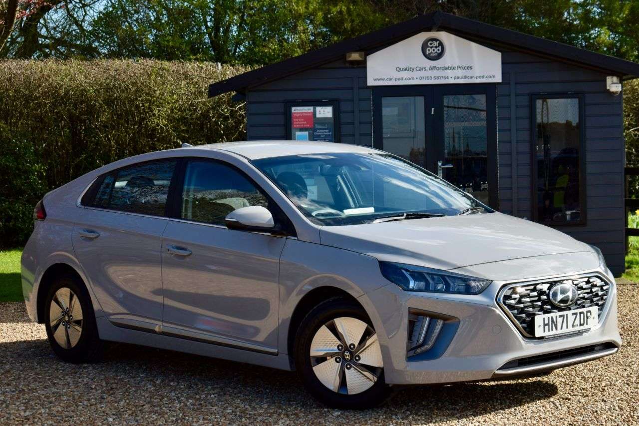 A 2021 HYUNDAI IONIQ 1.6 h-GDi Premium Hatchback 5dr Petrol Hybrid DCT Euro 6 (s/s) (141 ps) HEA A 2021 HYUNDAI IONIQ 1.6 h-GDi Premium Hatchback 5dr Petrol Hybrid DCT Euro 6 (s/s) (141 ps) HEA