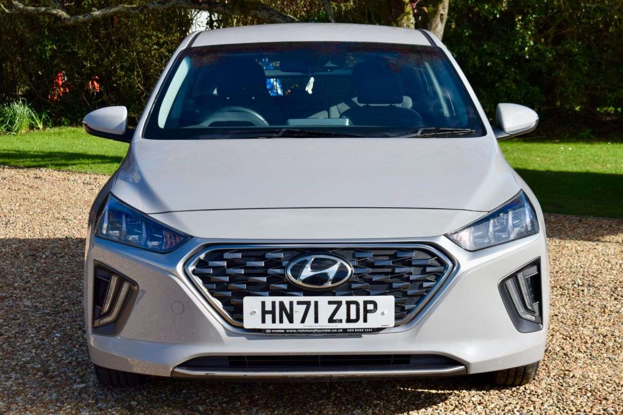 A 2021 HYUNDAI IONIQ 1.6 h-GDi Premium Hatchback 5dr Petrol Hybrid DCT Euro 6 (s/s) (141 ps) HEA A 2021 HYUNDAI IONIQ 1.6 h-GDi Premium Hatchback 5dr Petrol Hybrid DCT Euro 6 (s/s) (141 ps) HEA