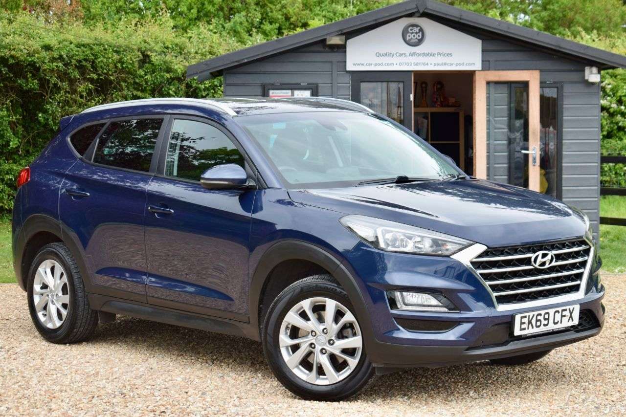A 2019 HYUNDAI TUCSON 1.6 GDi SE Nav SUV 5dr Petrol Manual Euro 6 (s/s) (132 ps) REAR CAMERA + RE A 2019 HYUNDAI TUCSON 1.6 GDi SE Nav SUV 5dr Petrol Manual Euro 6 (s/s) (132 ps) REAR CAMERA + RE