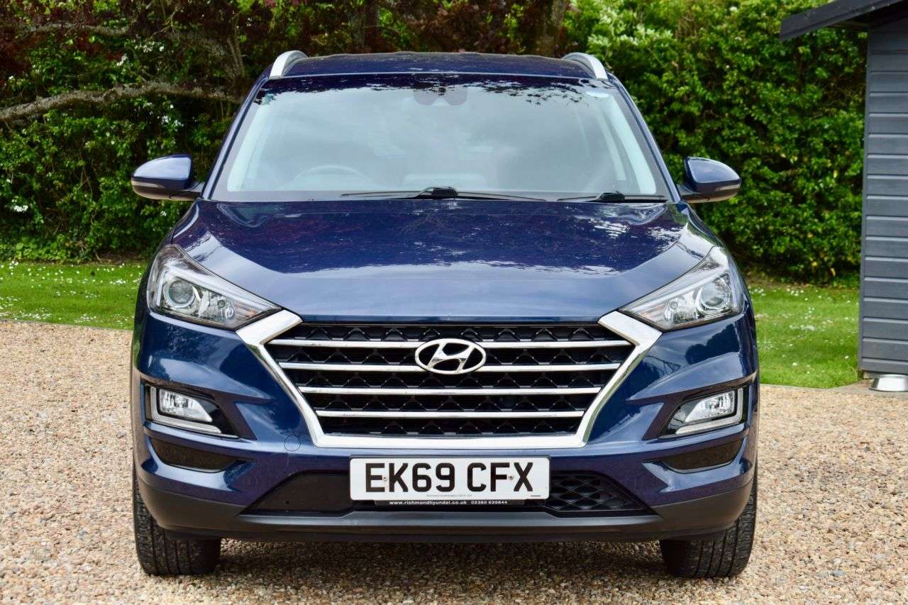 A 2019 HYUNDAI TUCSON 1.6 GDi SE Nav SUV 5dr Petrol Manual Euro 6 (s/s) (132 ps) REAR CAMERA + RE A 2019 HYUNDAI TUCSON 1.6 GDi SE Nav SUV 5dr Petrol Manual Euro 6 (s/s) (132 ps) REAR CAMERA + RE