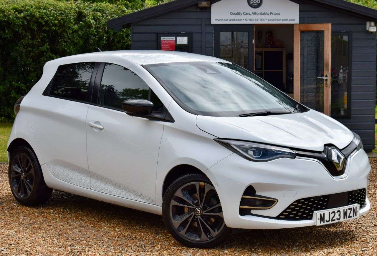 A 2023 RENAULT ZOE R135 EV50 52kWh Iconic Hatchback 5dr Electric Auto (Boost Charge) (134 bhp) A 2023 RENAULT ZOE R135 EV50 52kWh Iconic Hatchback 5dr Electric Auto (Boost Charge) (134 bhp)
