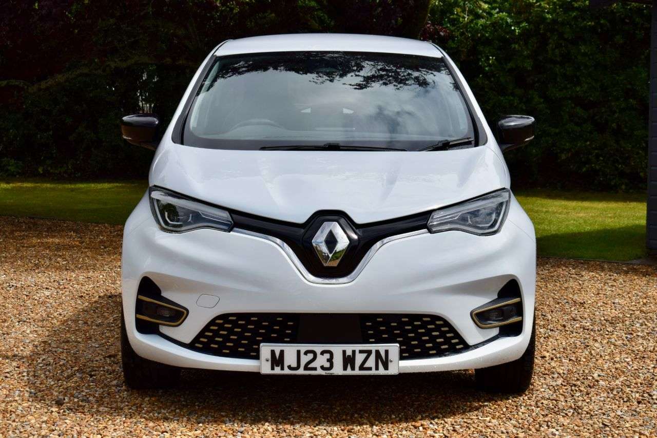 A 2023 RENAULT ZOE R135 EV50 52kWh Iconic Hatchback 5dr Electric Auto (Boost Charge) (134 bhp) A 2023 RENAULT ZOE R135 EV50 52kWh Iconic Hatchback 5dr Electric Auto (Boost Charge) (134 bhp)