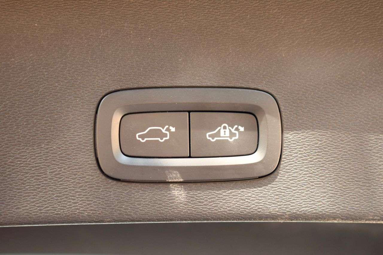 2023 VOLVO C40 2023 VOLVO C40