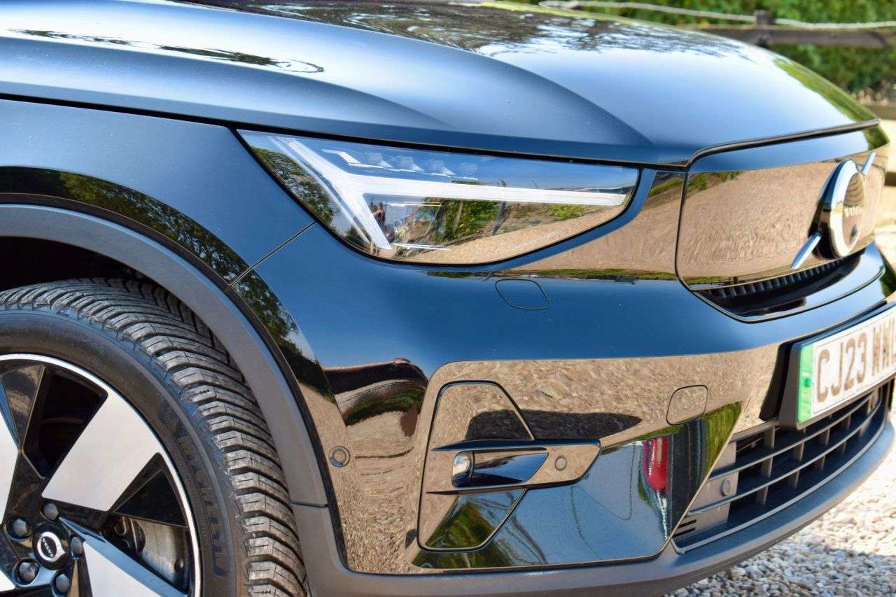 2023 VOLVO C40 2023 VOLVO C40