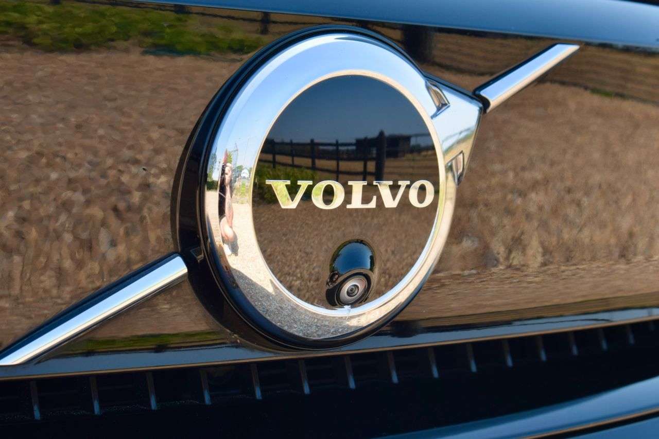 2023 VOLVO C40 2023 VOLVO C40