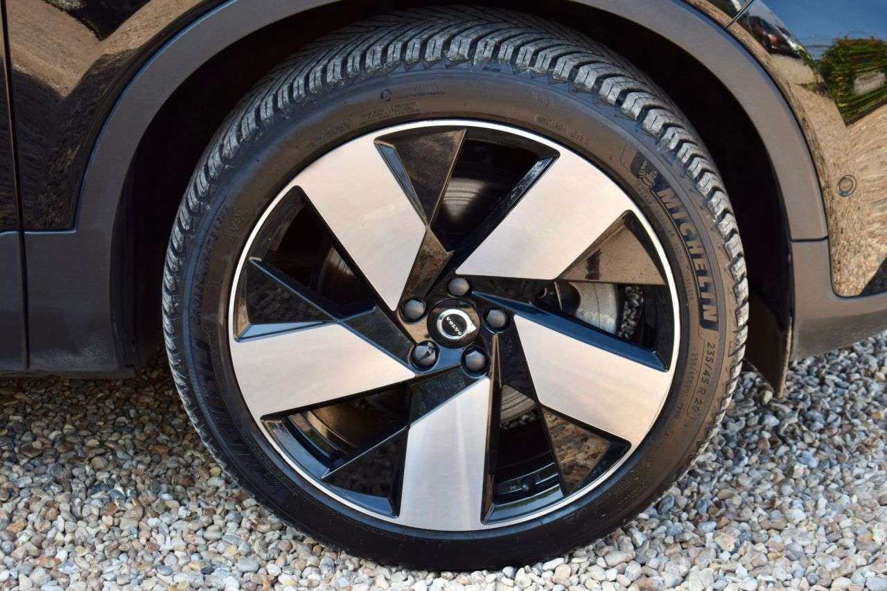 2023 VOLVO C40 2023 VOLVO C40