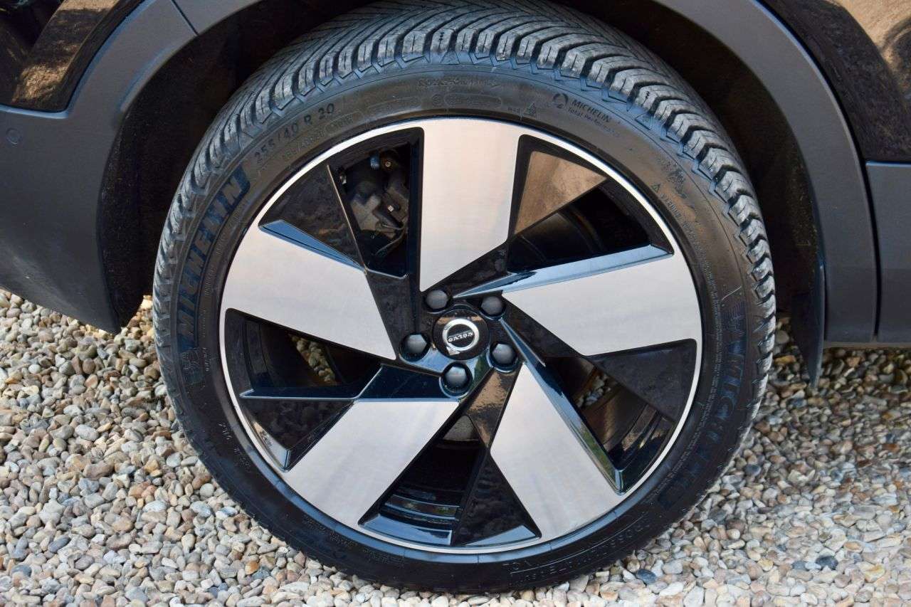 2023 VOLVO C40 2023 VOLVO C40