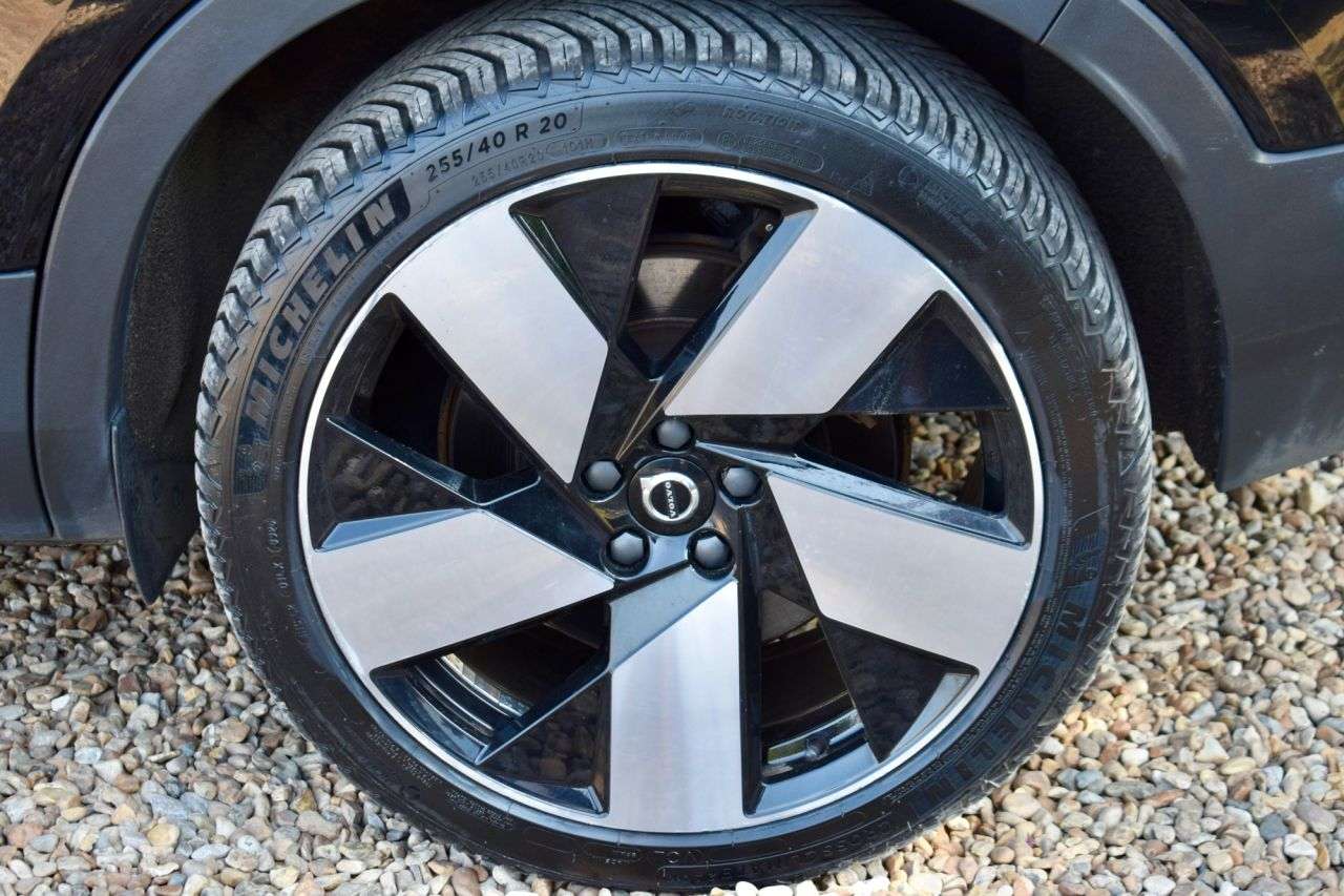 2023 VOLVO C40 2023 VOLVO C40