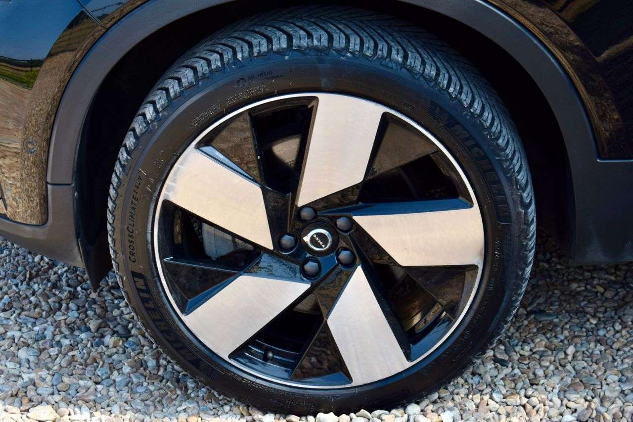 2023 VOLVO C40 2023 VOLVO C40