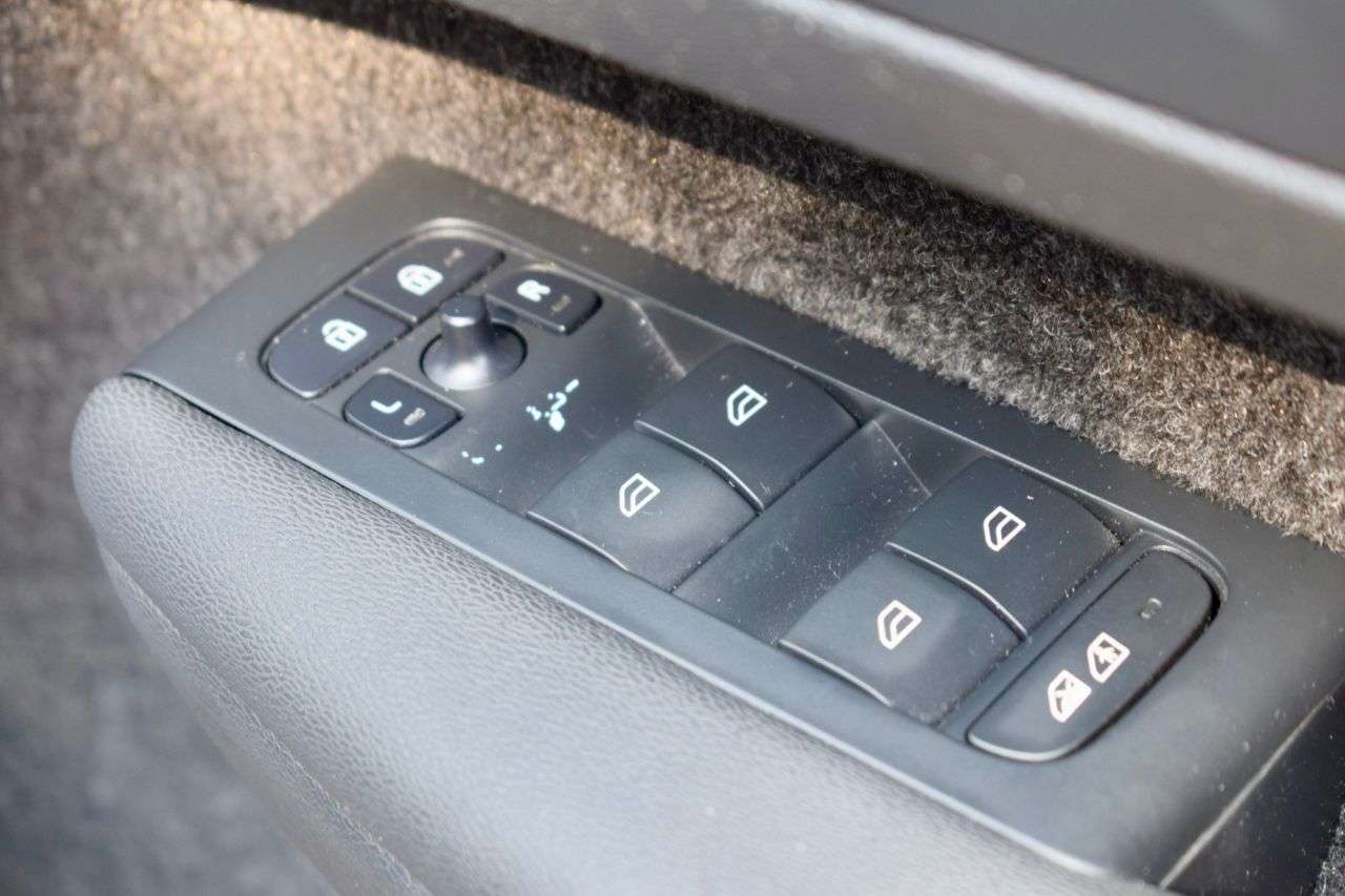 2023 VOLVO C40 2023 VOLVO C40