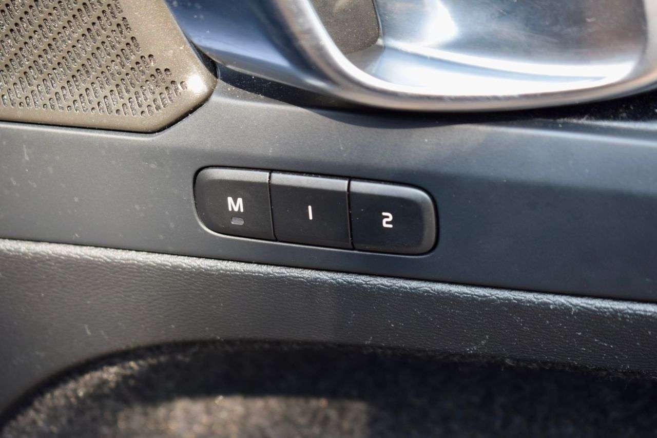 2023 VOLVO C40 2023 VOLVO C40