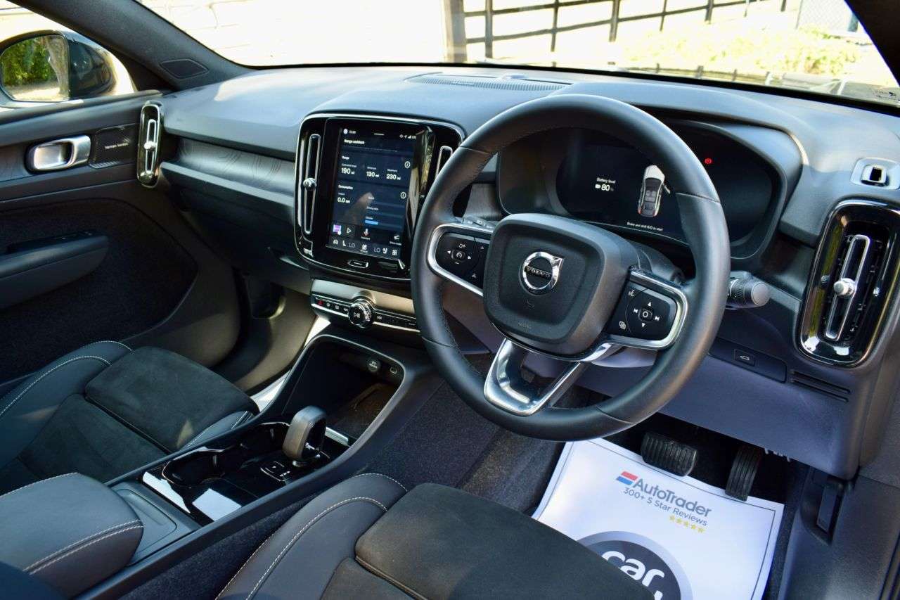 2023 VOLVO C40 2023 VOLVO C40