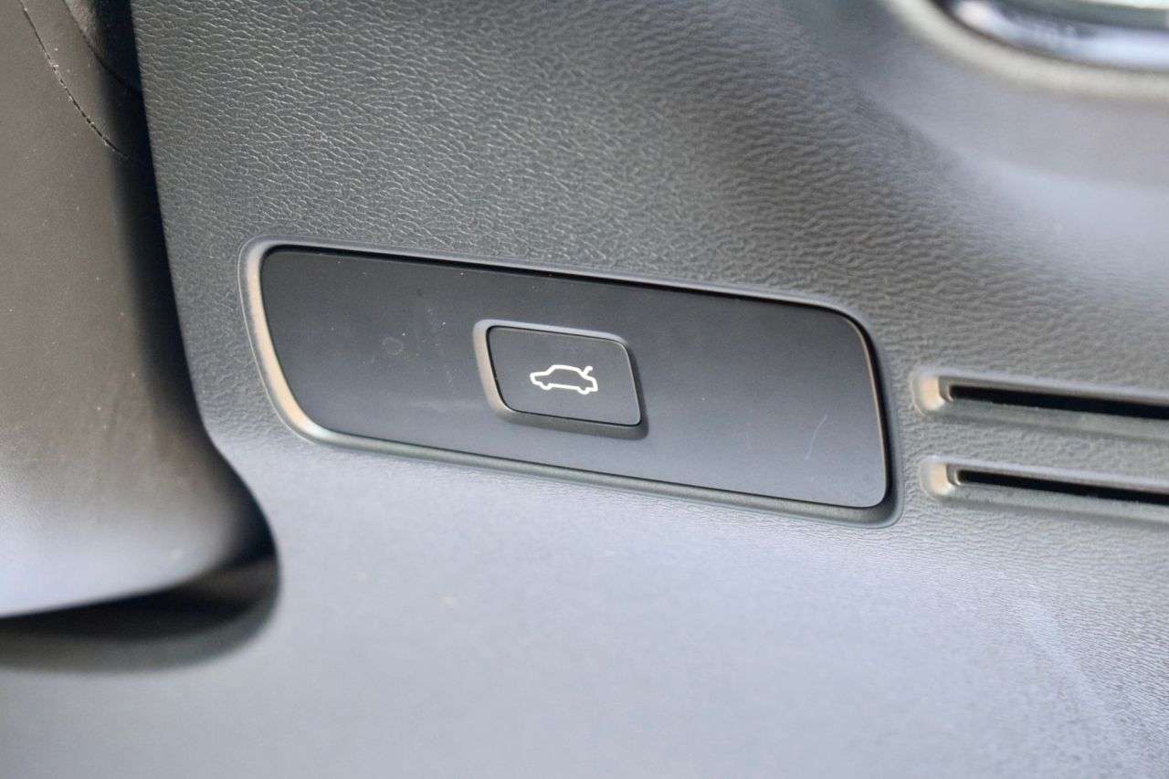 2023 VOLVO C40 2023 VOLVO C40