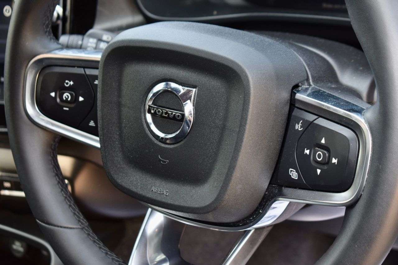 2023 VOLVO C40 2023 VOLVO C40