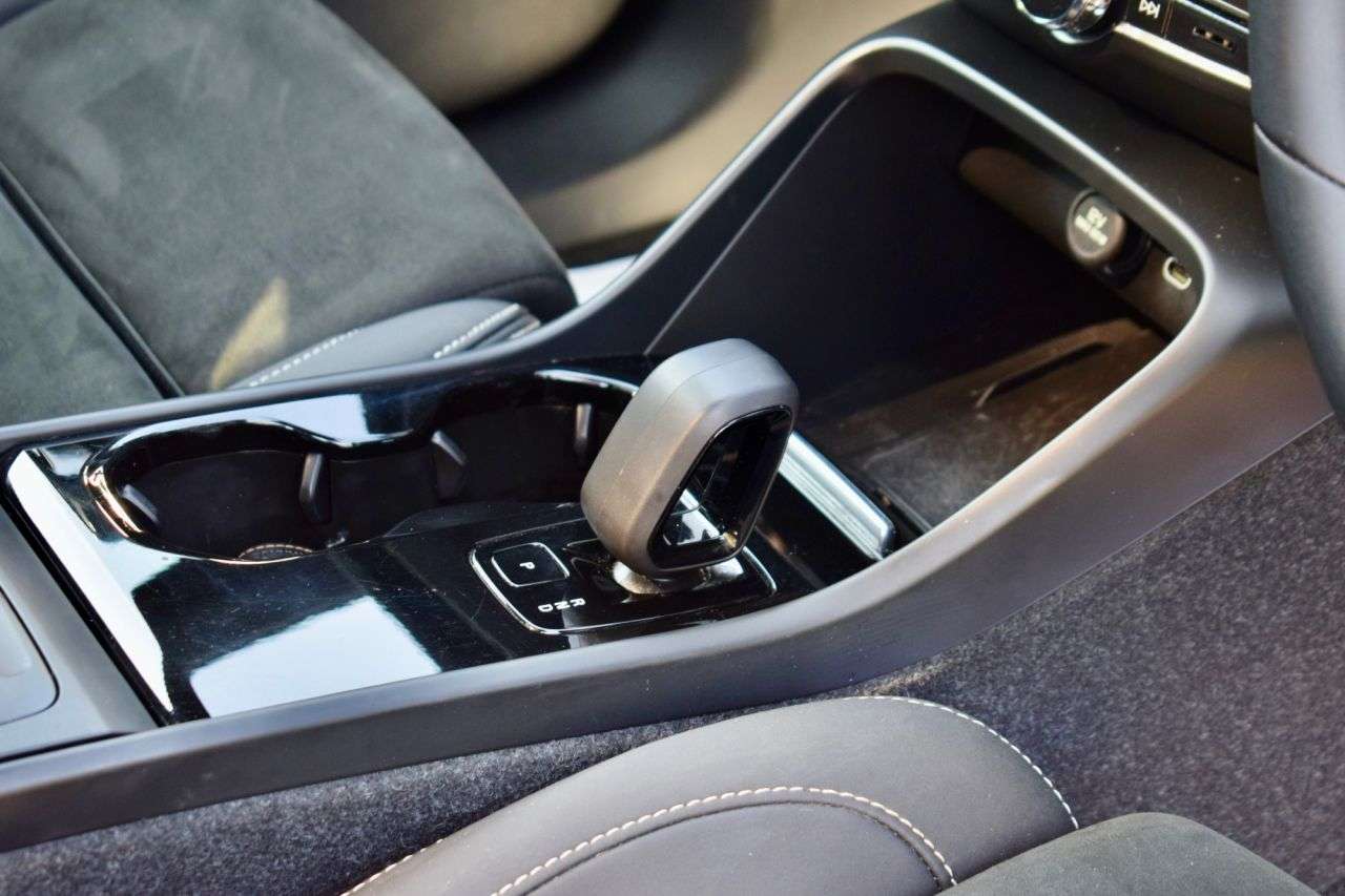 2023 VOLVO C40 2023 VOLVO C40
