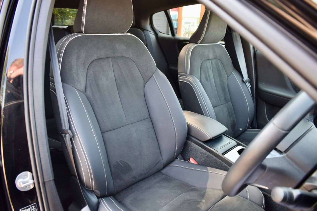 2023 VOLVO C40 2023 VOLVO C40