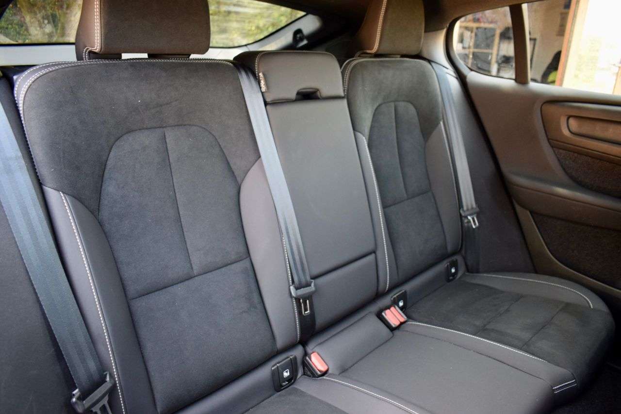 2023 VOLVO C40 2023 VOLVO C40