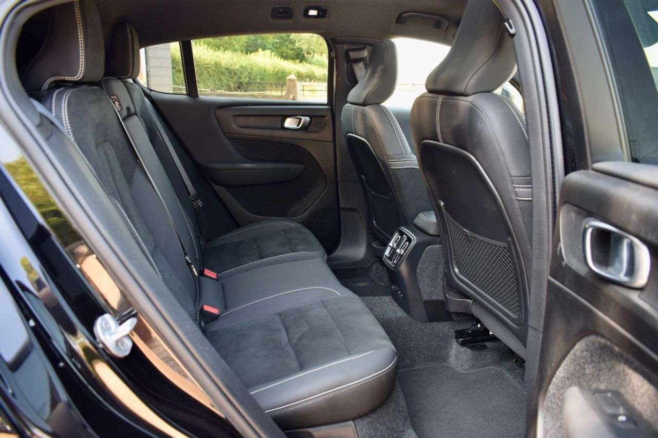 2023 VOLVO C40 2023 VOLVO C40