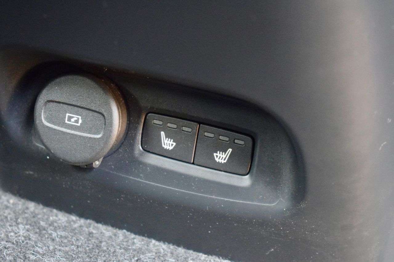 2023 VOLVO C40 2023 VOLVO C40