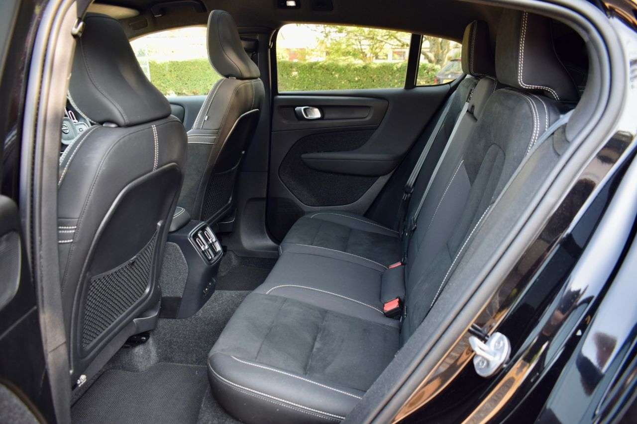 2023 VOLVO C40 2023 VOLVO C40