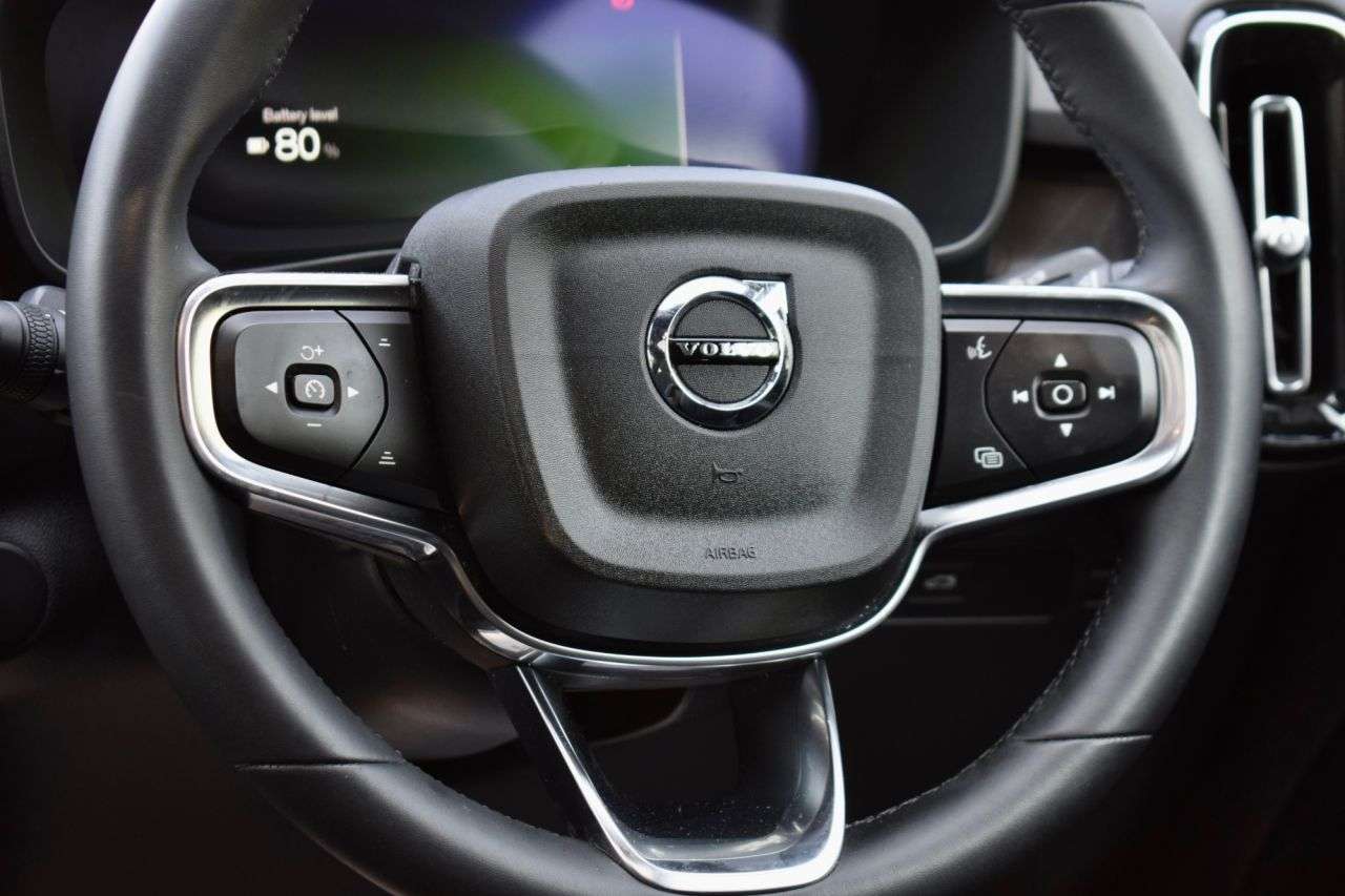 2023 VOLVO C40 2023 VOLVO C40